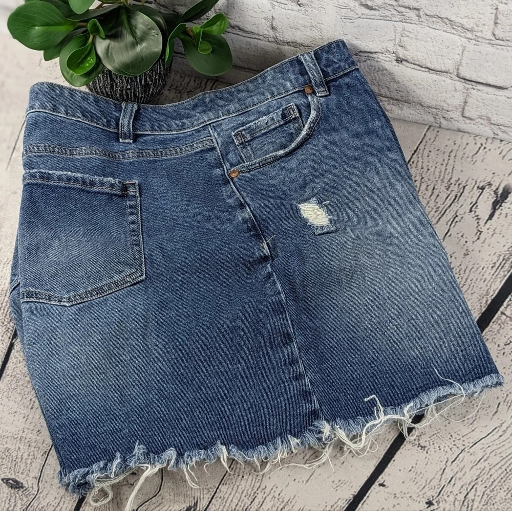 Lane Bryant FLEX magic waistband Signature Fit mid rise boyfriend midi short